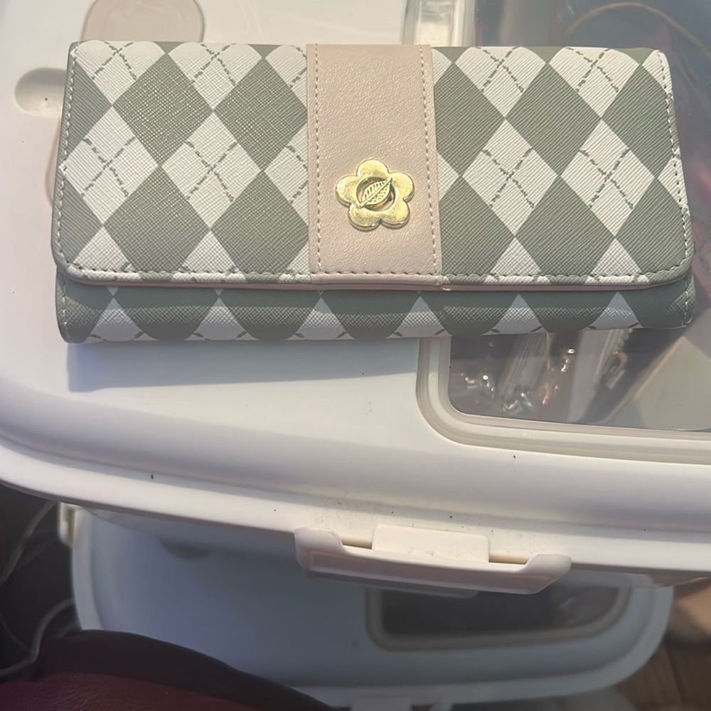 Classic Argyle Fold-Over Wallet - Light Green & Cream